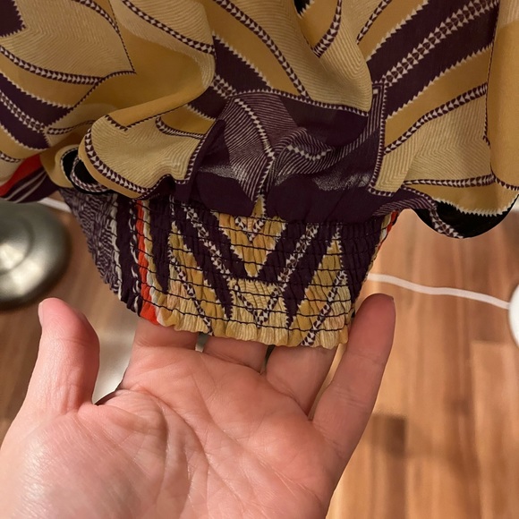 Beautiful Colorful size L butterfly sleeve blouse - Picture 6 of 8